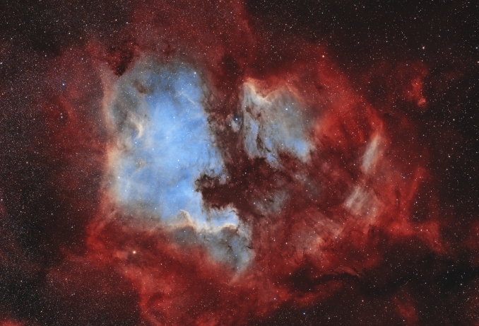 La nebulosa Nord America e la Nebulosa Pellicano sono due grandi nebulose a emissione nella costellazione del Cigno, molto vicine tra loro nel cielo nella stessa enorme regione di formazione stellare. - Copyright: Fabio Palizzi