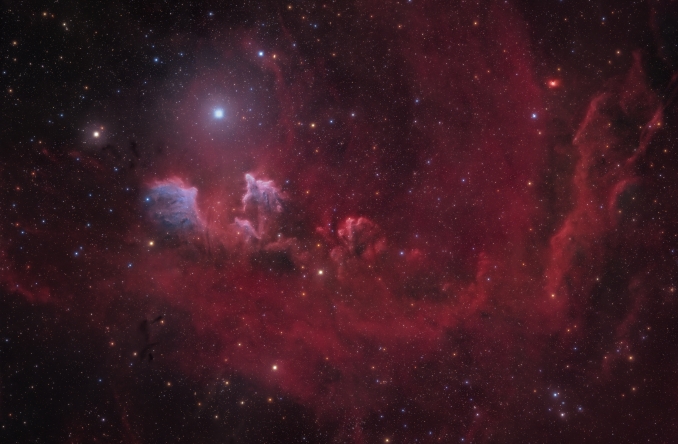 IC 59 e IC 63 sono due splendide nebulose che si trovano in direzione della Costellazione di Cassiopea, nelle vicinanze di una stella sub-gigante blu  nota come Gamma Cassiopeiae. - Copyright: Markus Horn 