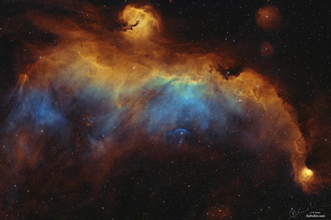 IC 2177 è una regione di nebulosità situata lungo il confine tra le costellazioni dell'Unicorno e del Cane Maggiore. Si tratta di una regione H II approssimativamente circolare, centrata sulla stella Be HD 53367 - Copyright: Brendan Kinch